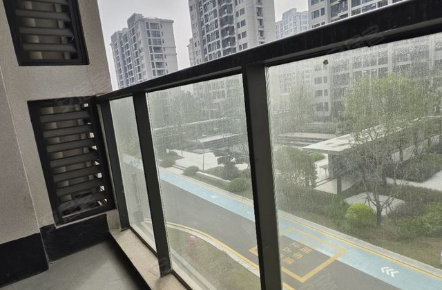 江东四区3室2厅102㎡83万二手房图片