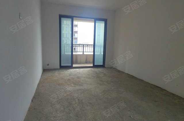 绿地铂瑞公馆3室2厅121㎡46.8万二手房图片