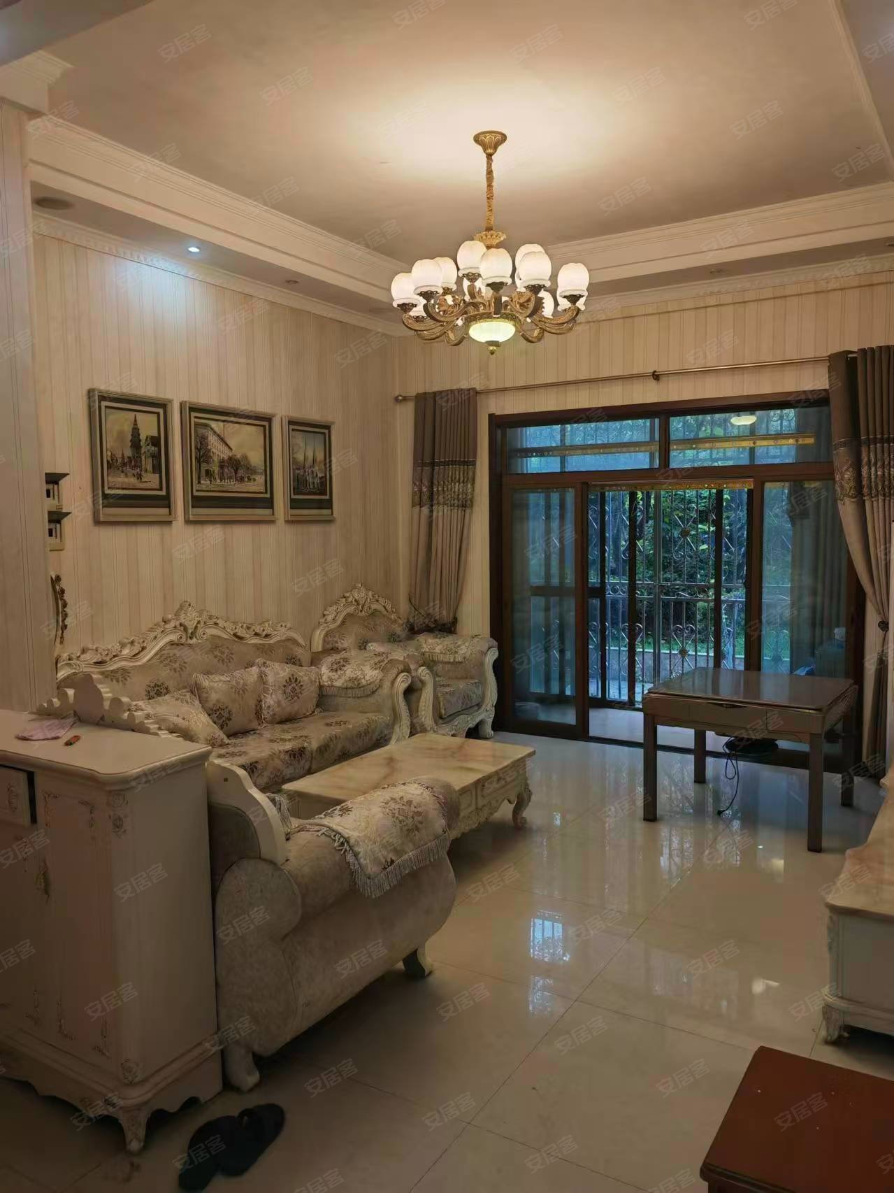 联泰香域滨江3室2厅2卫130.68㎡南北220万