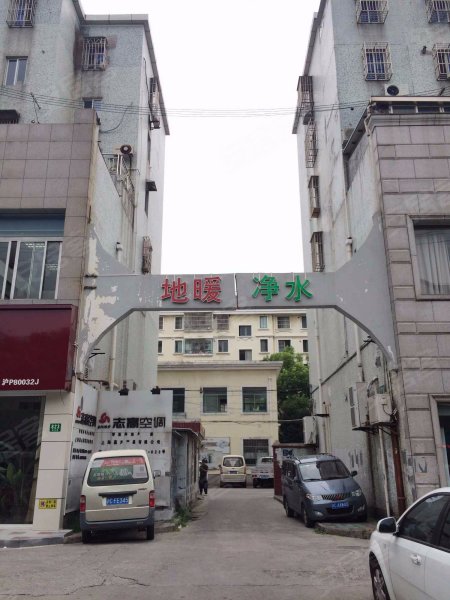 新川路825弄小区 