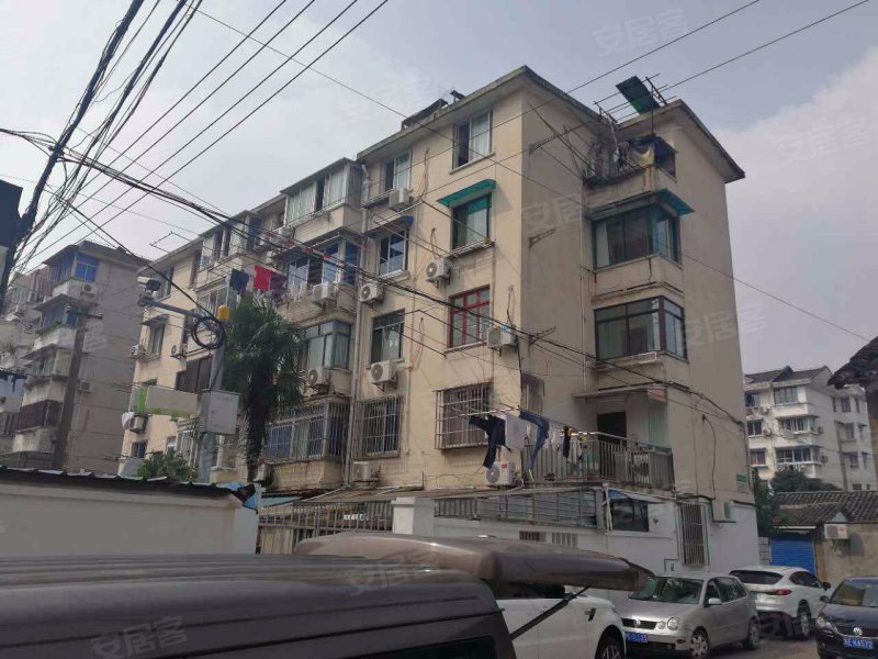 张马路18弄小区 