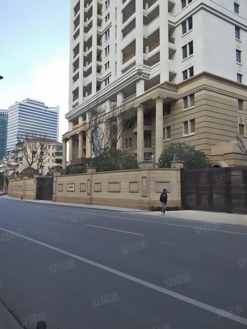 壹公馆1室2厅1卫50㎡南北292万