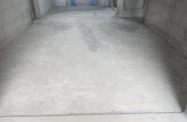 天王荣城国际4室2厅150㎡70万二手房图片