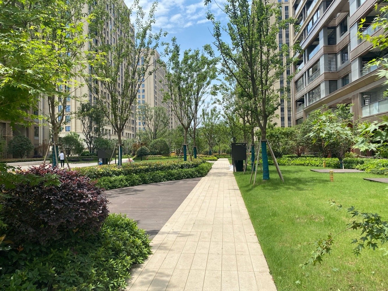 元垄城宁园4室2厅3卫156㎡南北408万