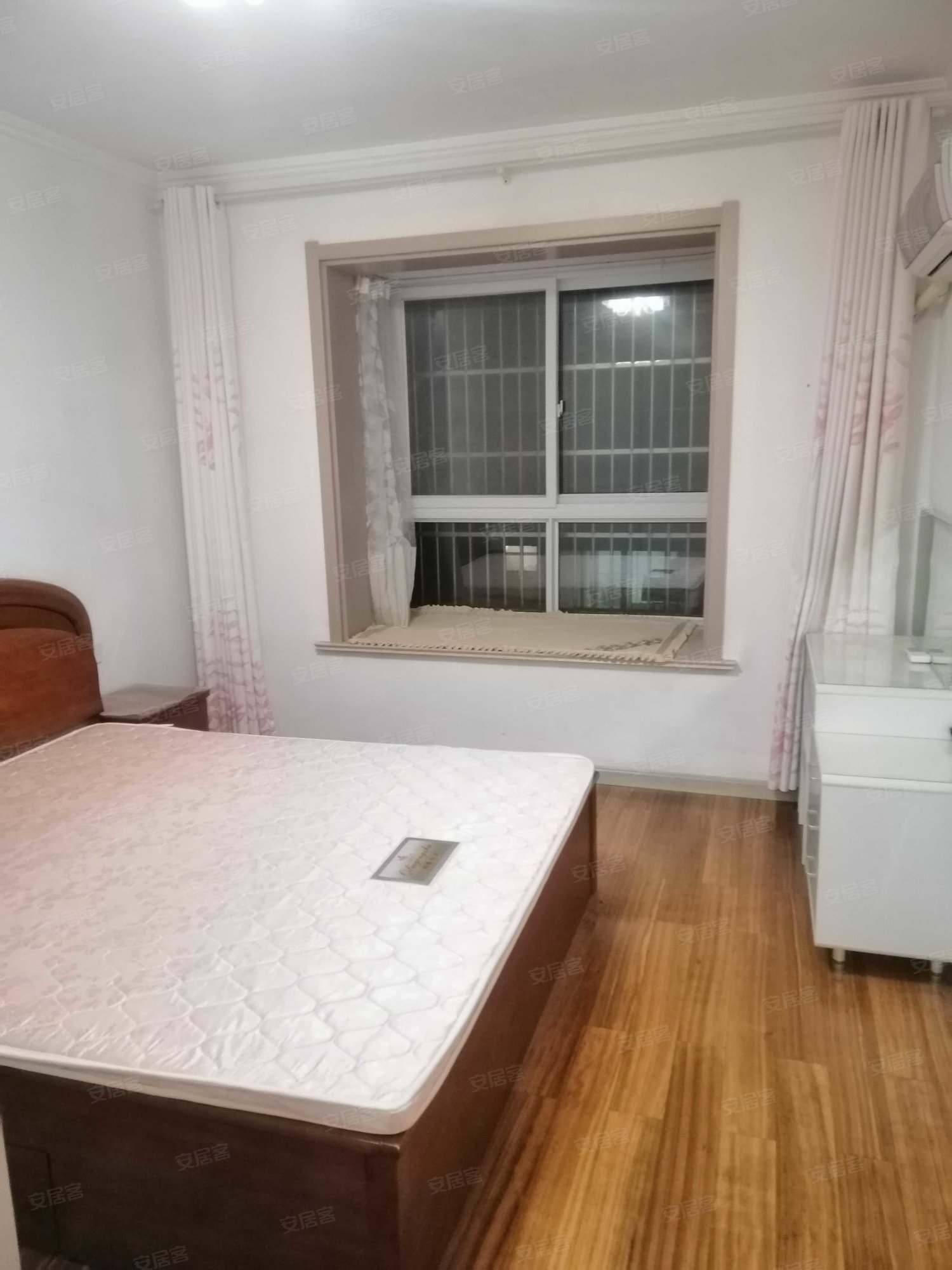 北明霞小区3室2厅1卫220㎡南100万