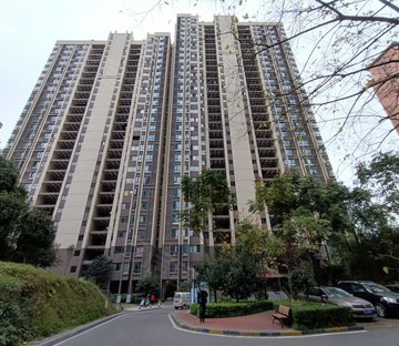 清江尚玲珑