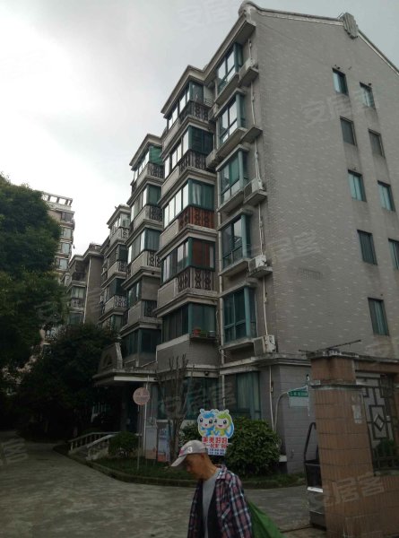 龙柏三村龙兴苑 