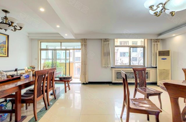 名仕花园4室2厅186.56㎡730万二手房图片