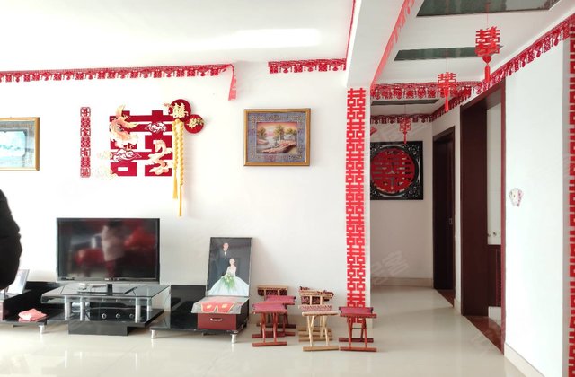 金融小区3室2厅156㎡85万二手房图片