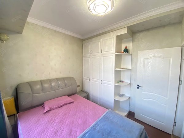 柳南万达 南俪首座全新精装3房 急售 只卖毛坯价