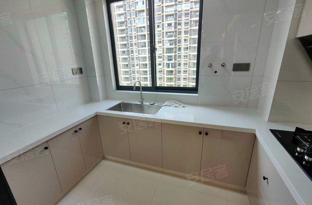 贝桥嘉苑4室2厅134㎡135.8万二手房图片