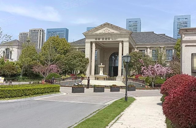 绿城翡翠湖玫瑰园别墅