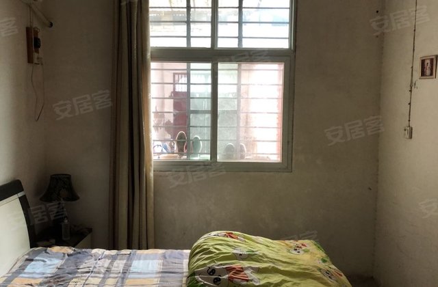县府后街住宅4室2厅142㎡48万二手房图片
