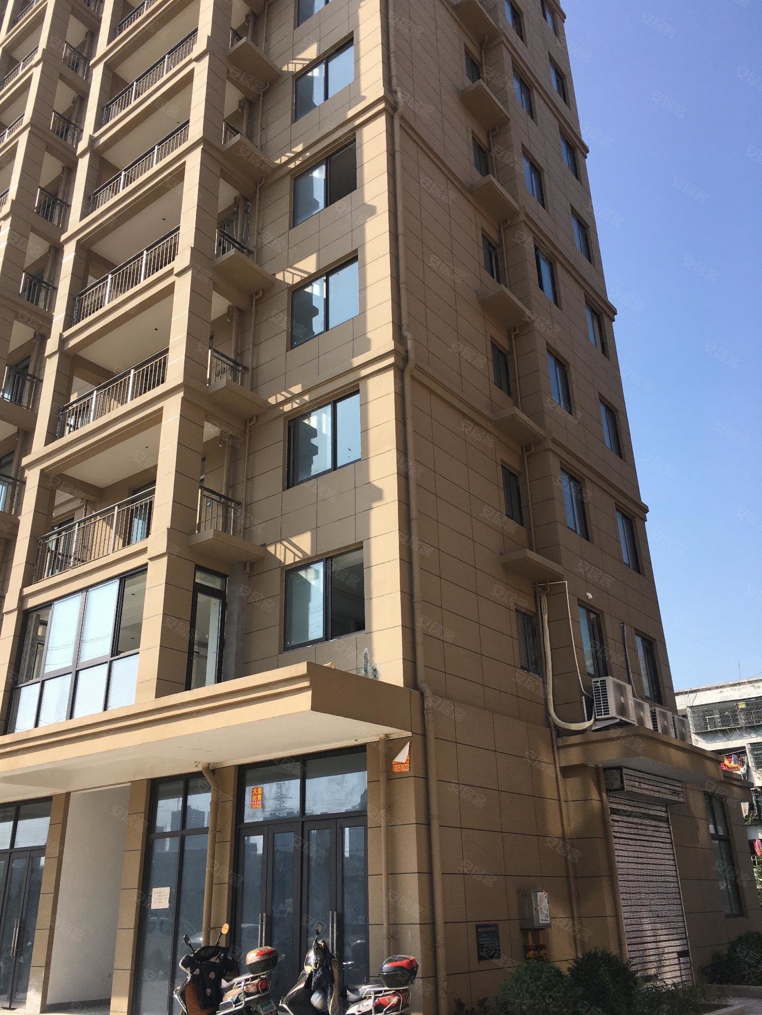 龙鼎大厦108平方带电梯首付50多万即住即装修