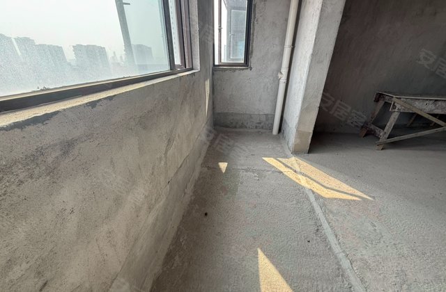 硕丰大成4室2厅140㎡102.8万二手房图片