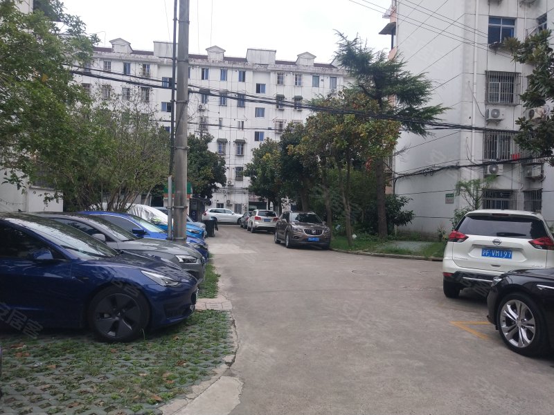 莲中路250弄小区 