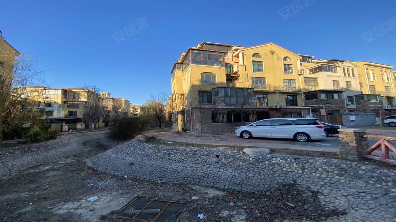 洛卡小镇林溪园