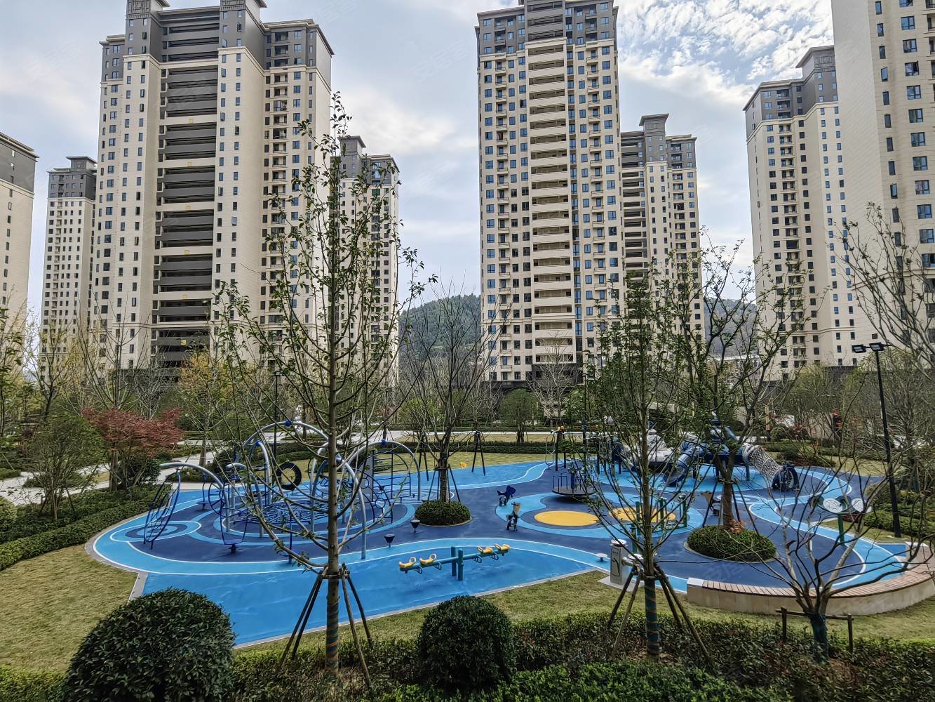 云樾观岭4室2厅2卫143㎡南321万