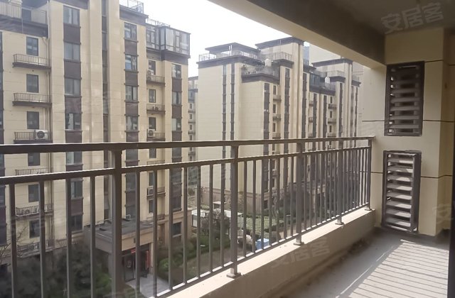 中梁鹰城壹号院3室2厅110㎡53万二手房图片