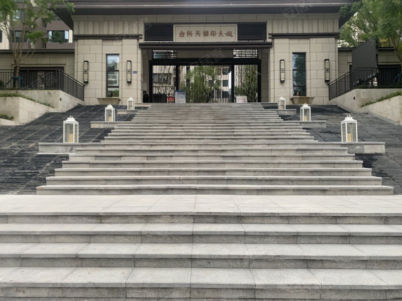 金科天湖印天越