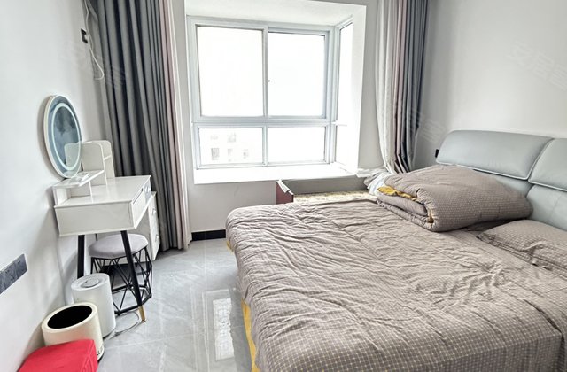 UK中心3室2厅126㎡55万二手房图片