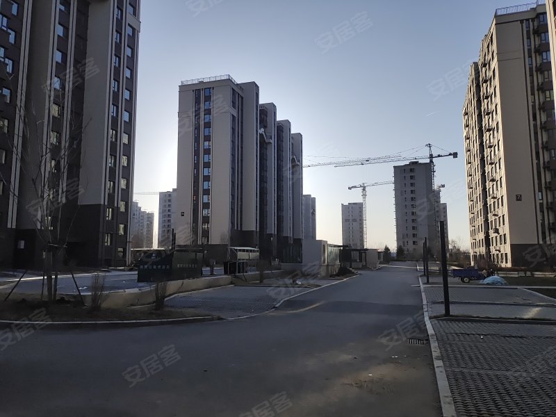 绿地香堤九里,哈南十五路,近哈南第八大道-哈尔滨绿地香堤九里二手房