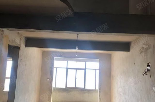 青海园4室2厅180.1㎡54.6万二手房图片