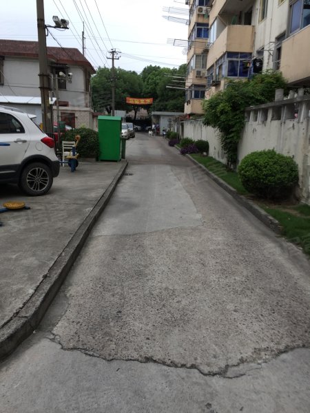 鹤坡路83弄小区 