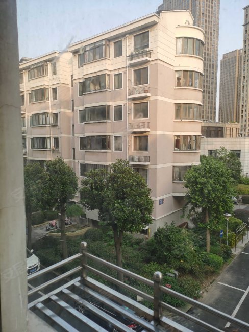 东方公寓(聚湖东路)4室2厅2卫