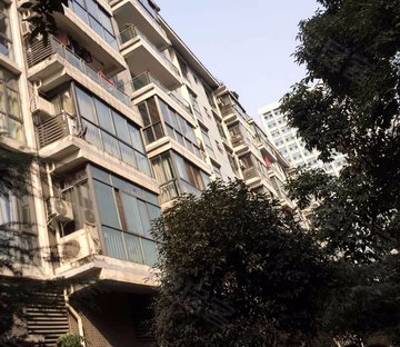 省个税 一品天下地铁双轨 带平台花园  位置安静可拎包入住