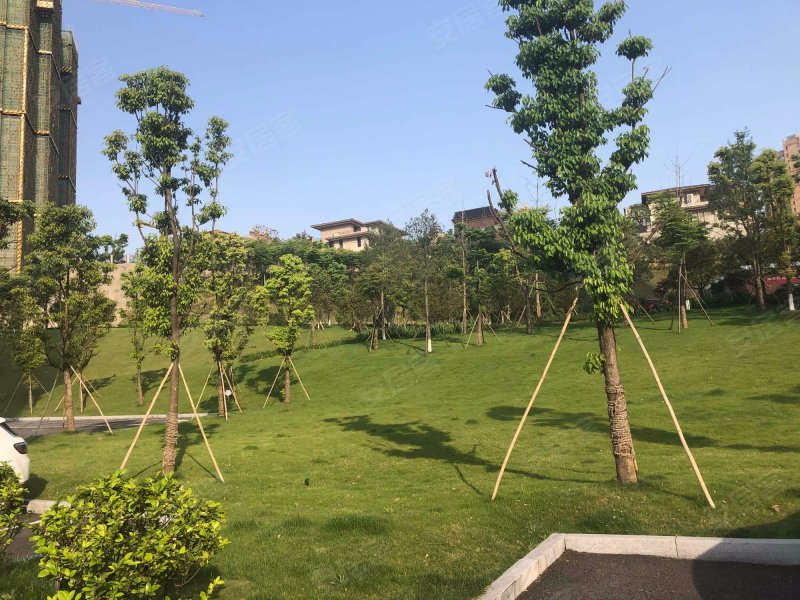 宜化巴黎香颂(公寓住宅),城东大道与东风路交汇处-宜昌宜化巴黎香颂