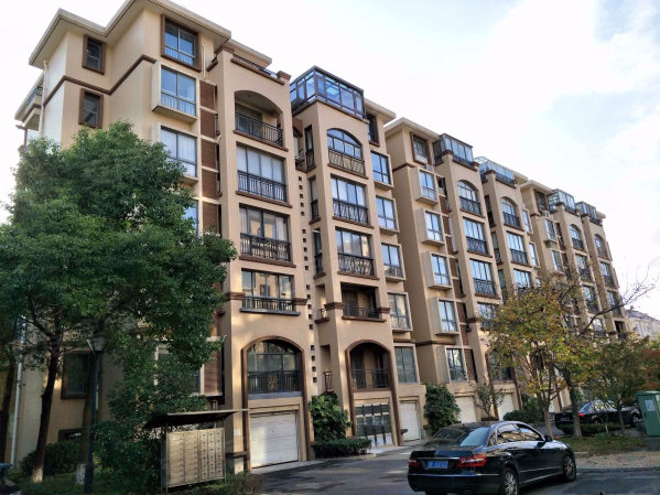 东方花园叠加别墅 送露台 两层大开间 汇龙本校 带大车库