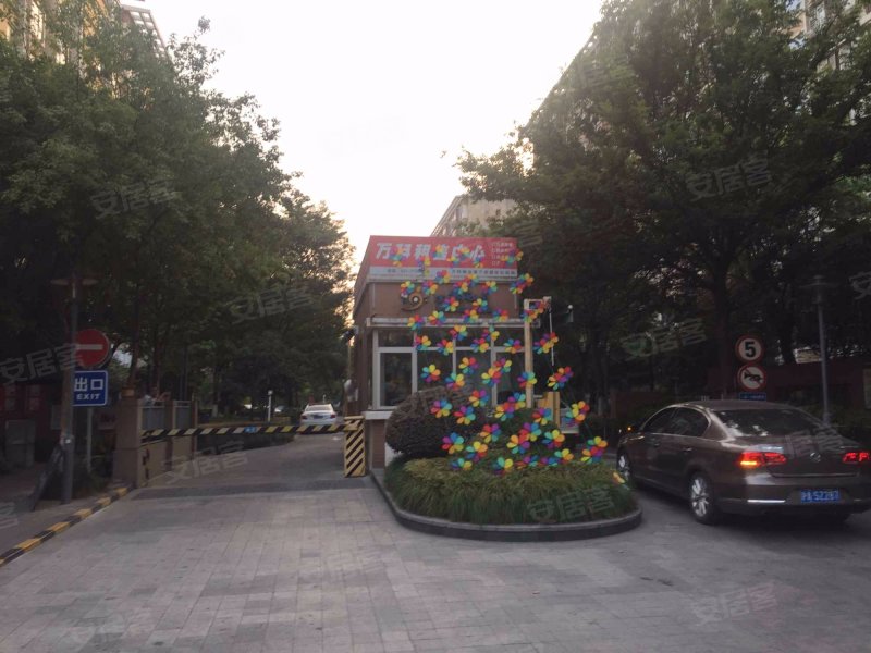 万科四季花城(211弄) 