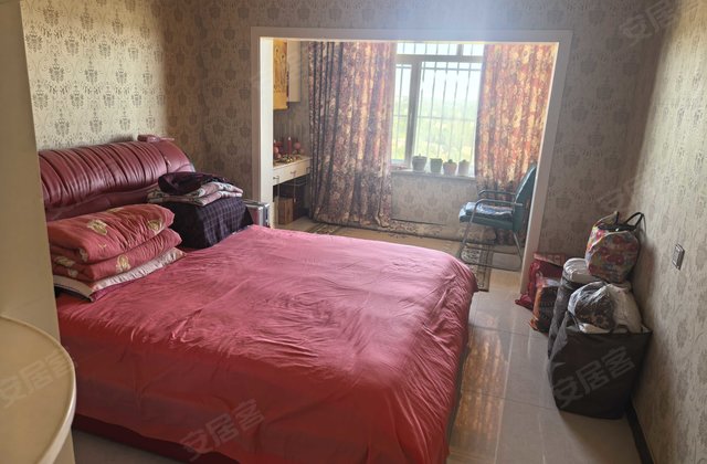 金汇小区3室2厅156㎡75万二手房图片