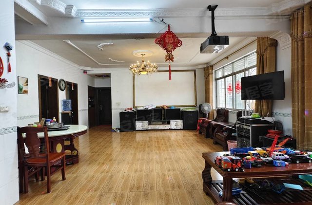 镇东生活区4室2厅141.45㎡29.8万二手房图片