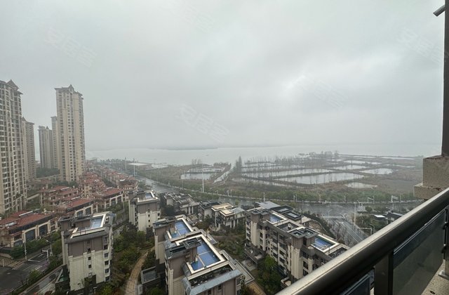 荣盛华府一区3室2厅140㎡128万二手房图片