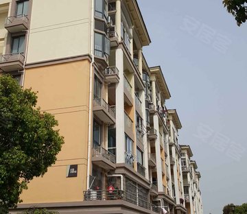 锦泰花园 带汽车库 中间楼层