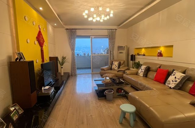 南三路21号小区3室2厅145㎡48.6万二手房图片