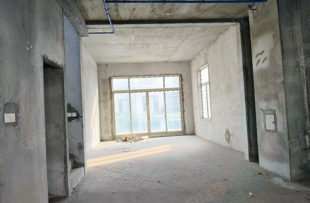 世茂蝶湖湾4室2厅260.75㎡270万二手房图片