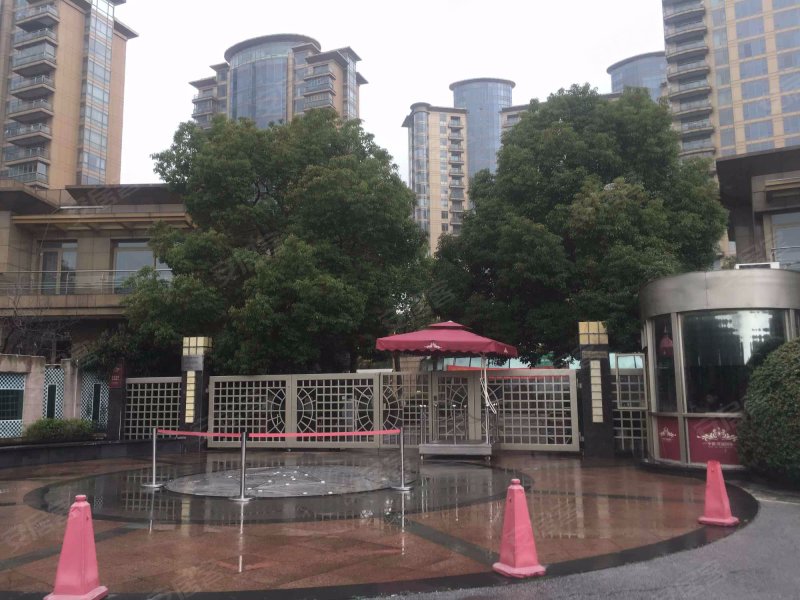 中茵皇冠国际
