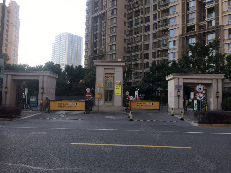 日月光伯爵天地城市华庭 