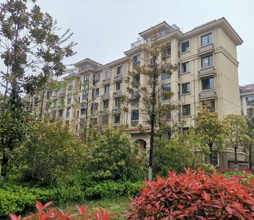 54%小区均价查看小区详情龙湖湾展开更多随时看房,  即住!