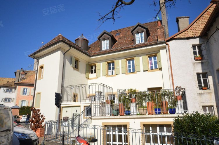 瑞士约¥1019万美丽的复式公寓在18世纪的房子二手房公寓图片