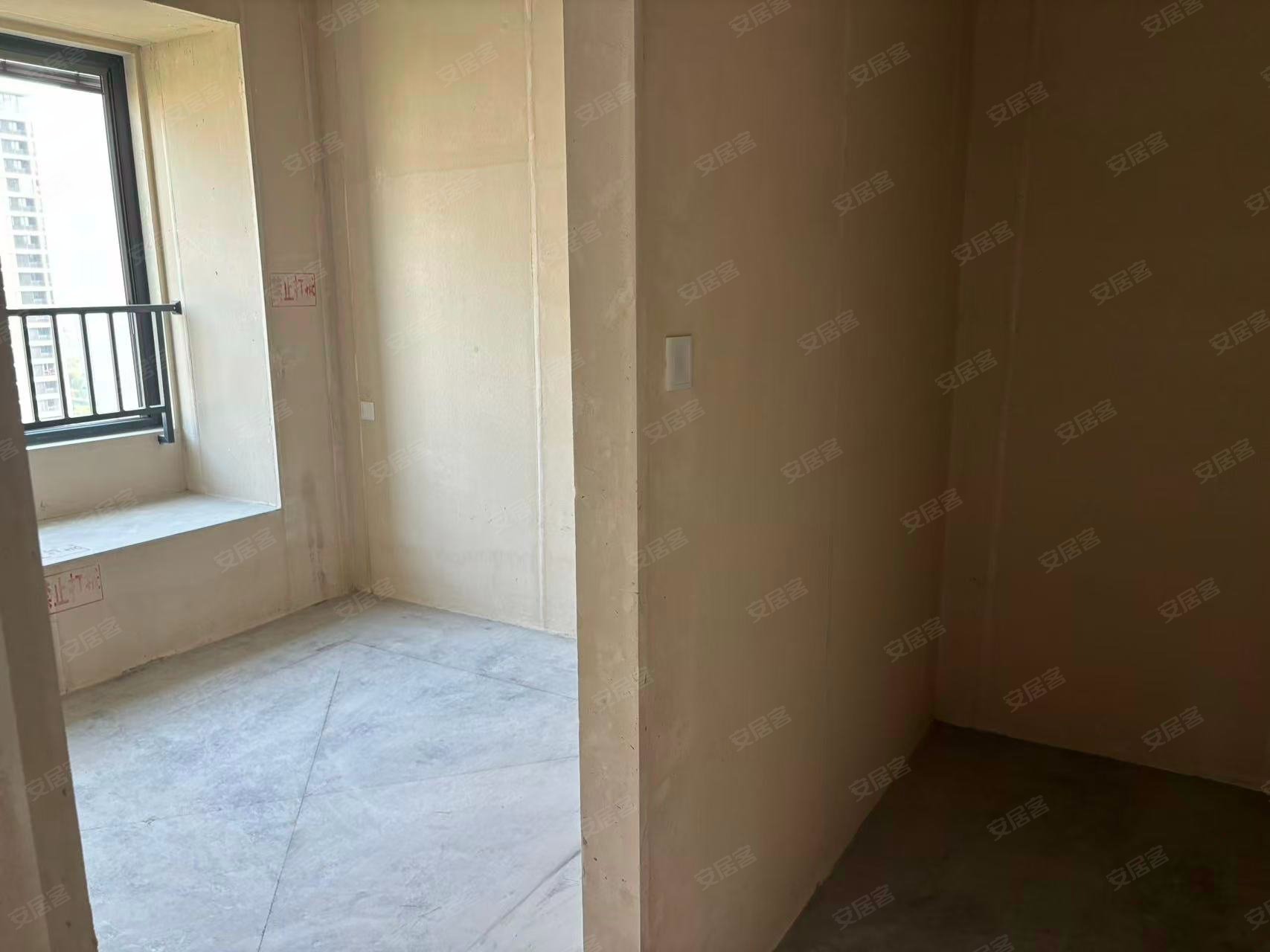 绿城沁香园4室2厅2卫143㎡南150万