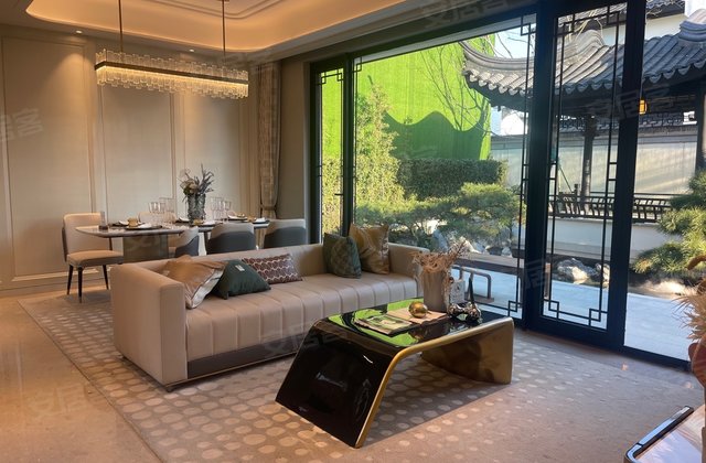 融创金成四季和鸣5室2厅177㎡270万二手房图片