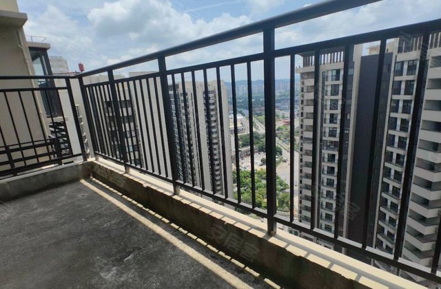 彰泰欢乐颂4室2厅119㎡50万二手房图片