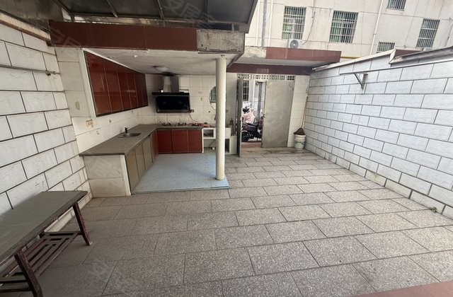 富豪小区7室2厅240㎡145万二手房图片