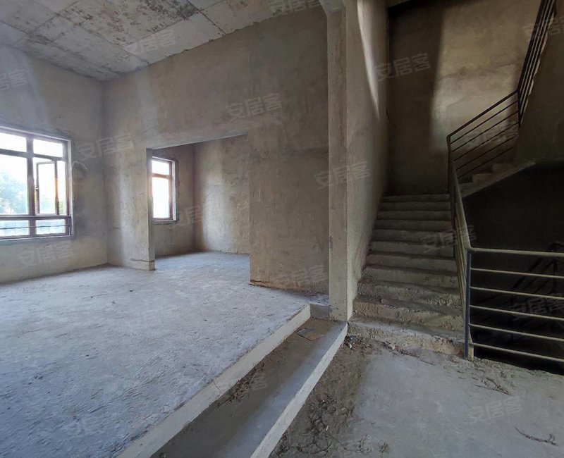 东凤佛罗城堡别墅 带地下室 有房证 富人的小区楼盘 格局方正 佛罗城堡二手房 730万 6室3厅 5卫 503平米 中山安居客 东凤佛罗城堡别墅 带地下室 有房证 富人的小区楼盘 格局方正 佛罗城堡二手房 730万 6室3厅 5卫 503平米 中山安居客