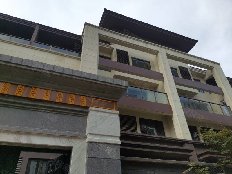 小区大气宽敞,送车位,金尊府二手房,260万,5室2厅,2卫,400平米-丰城