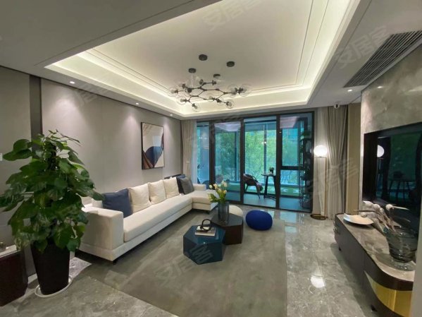 星尚镜廷府3室2厅2卫89㎡南北141万